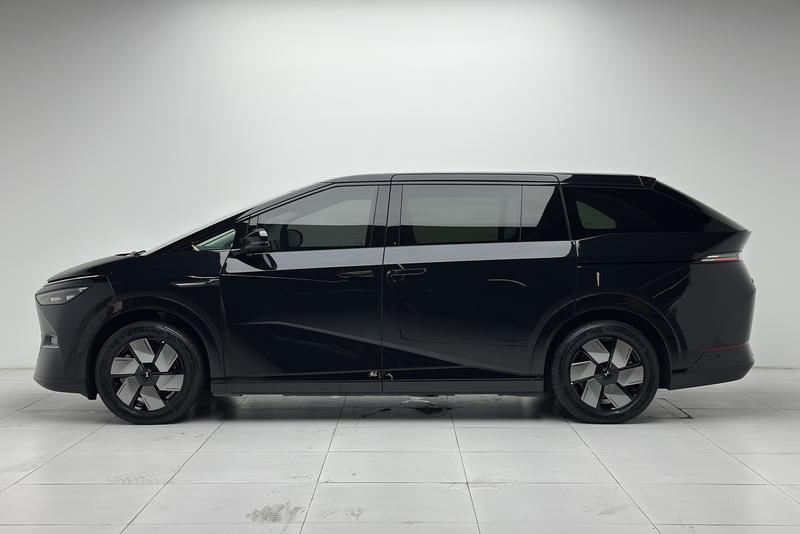 XPeng X9 - фото 3