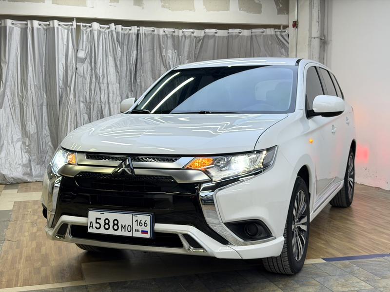 Mitsubishi Outlander - фото 0