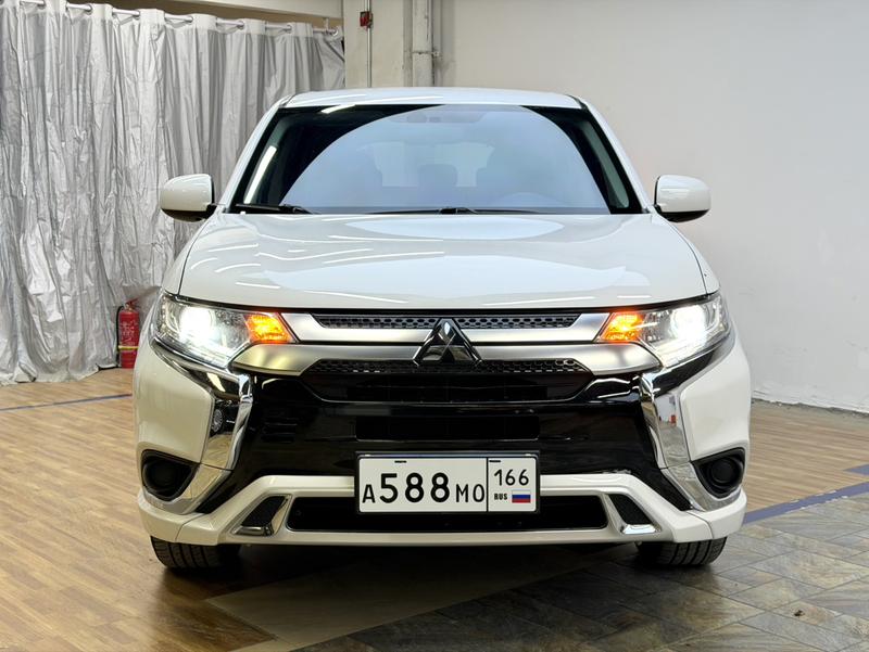 Mitsubishi Outlander - фото 1