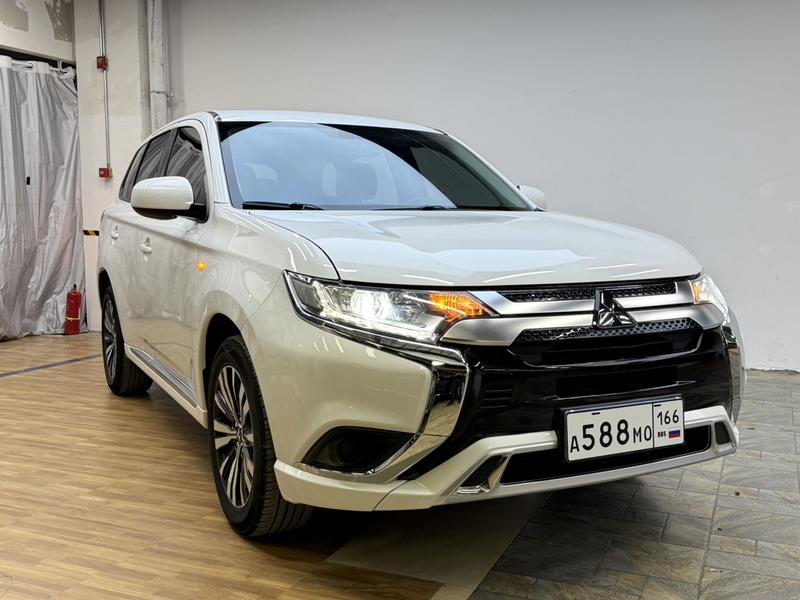 Mitsubishi Outlander - фото 2