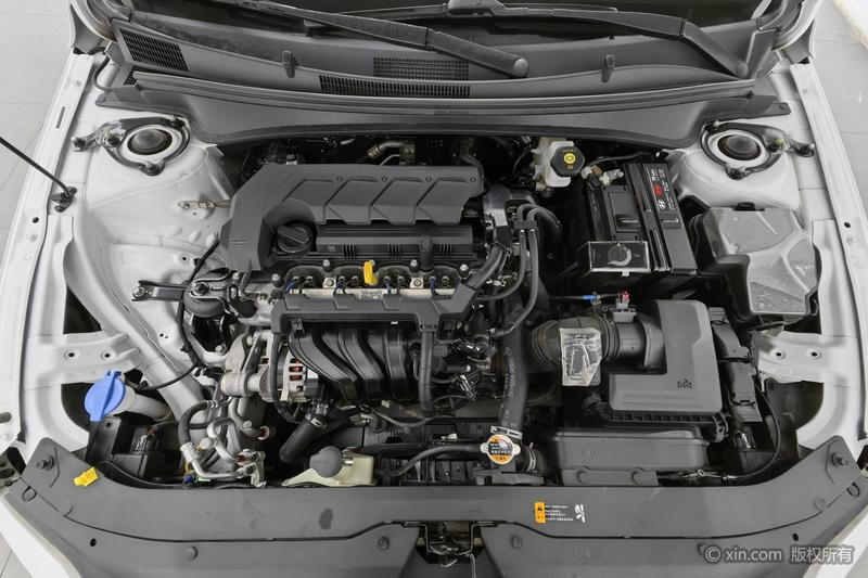 Hyundai Elantra - фото 4