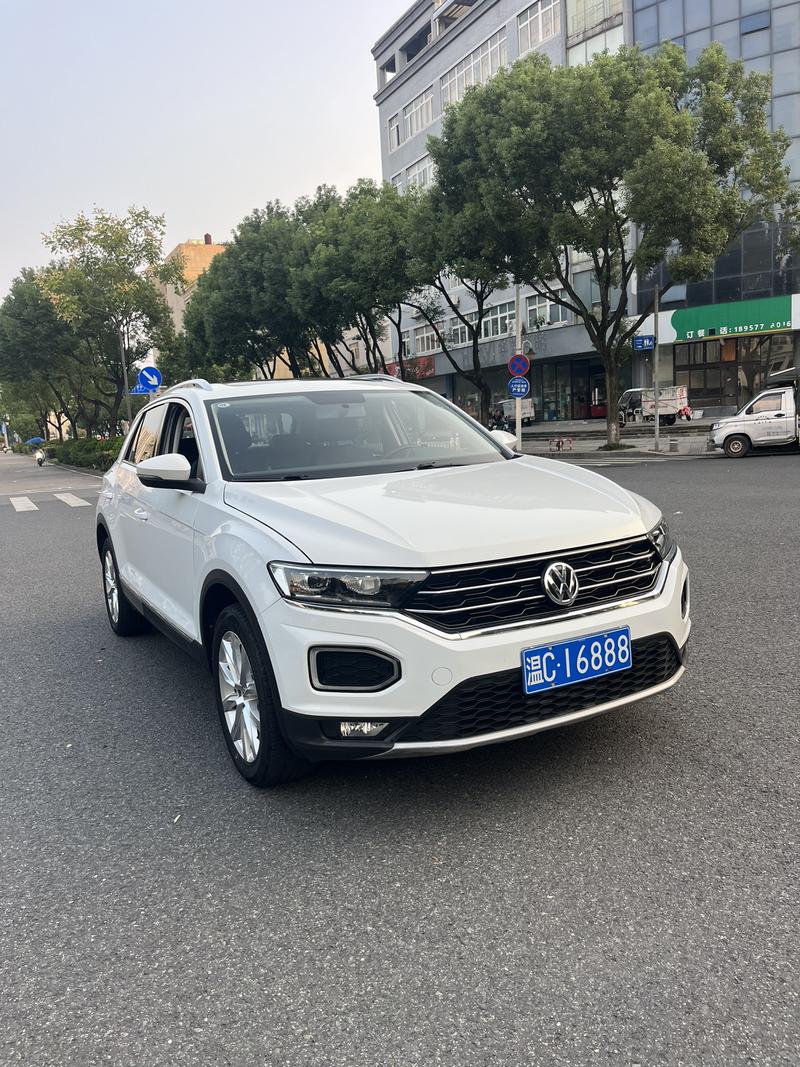 Volkswagen T-Roc - фото 2