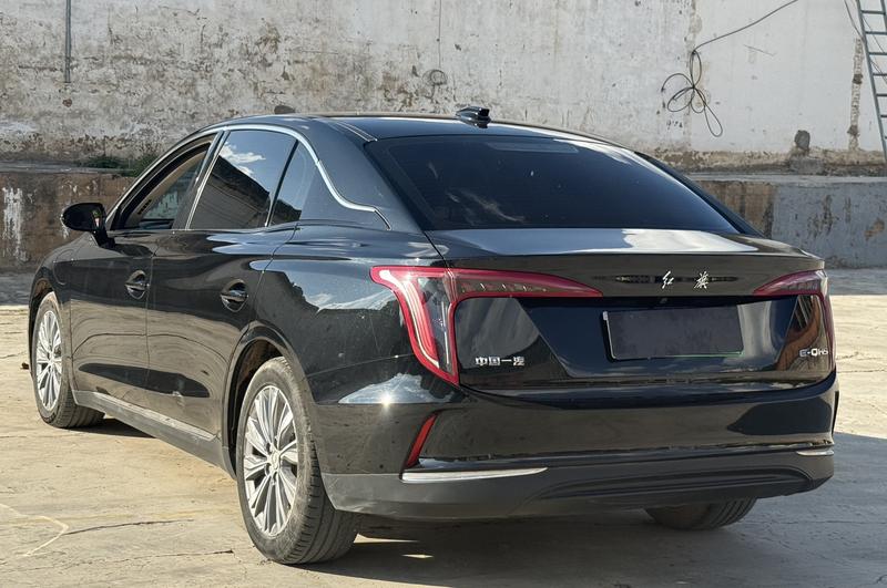 Hongqi E-QM5 - фото 3