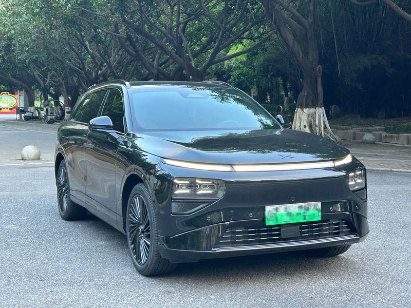 XPeng G9 - фото 2