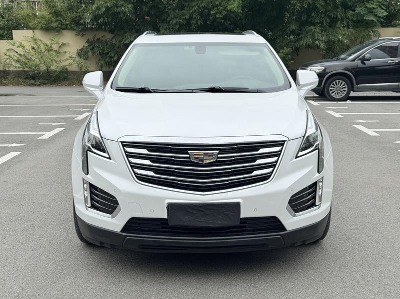 Cadillac XT5 - фото 1