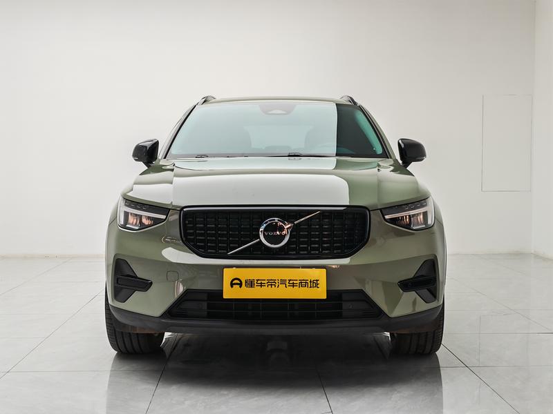 Volvo XC40 - фото 1