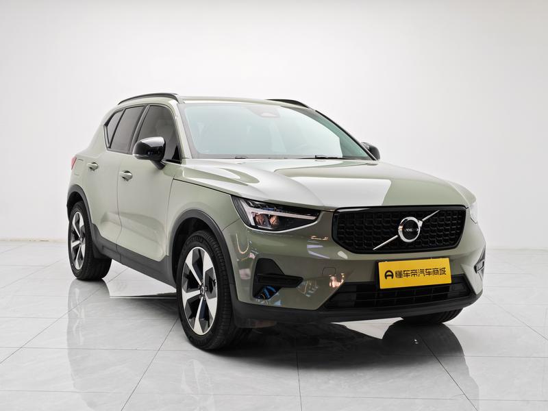 Volvo XC40 - фото 2