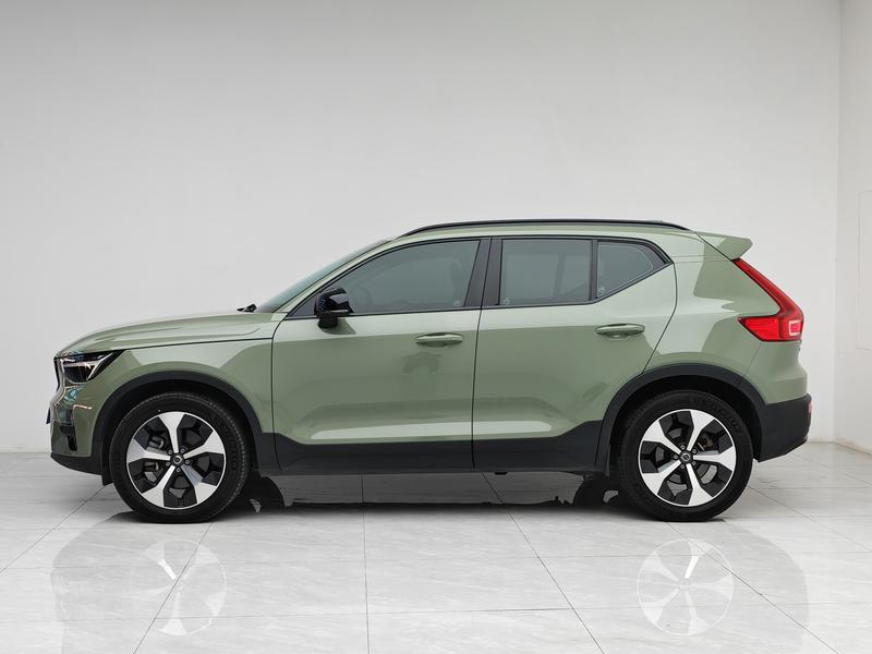 Volvo XC40 - фото 3