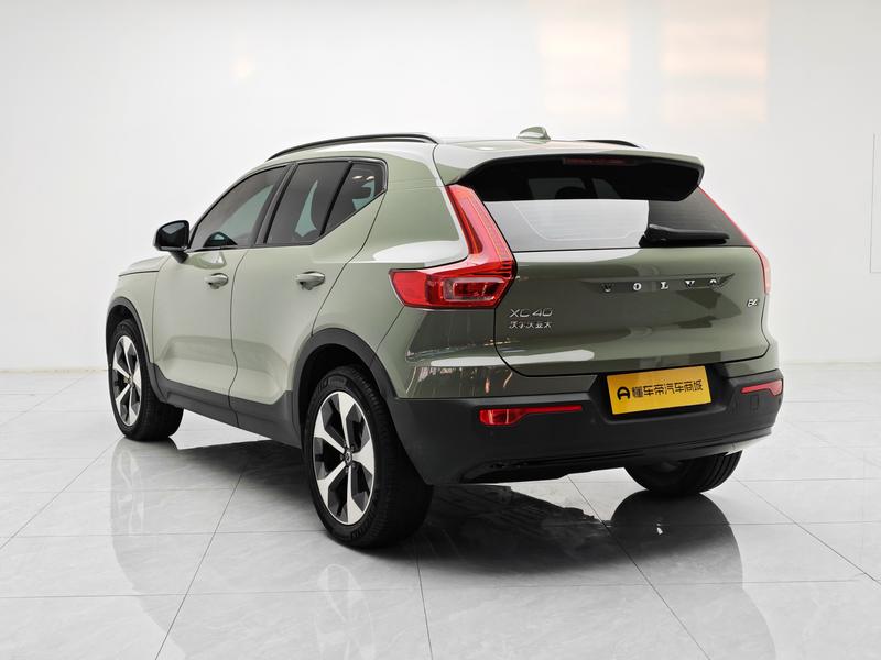 Volvo XC40 - фото 4