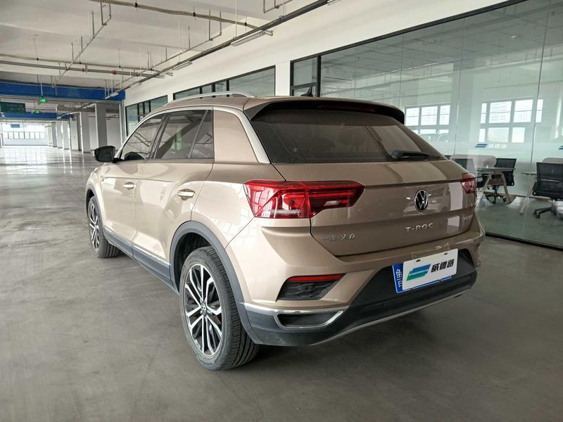 Volkswagen T-Roc - фото 3
