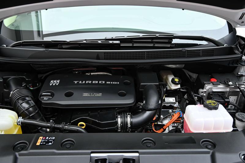 Buick GL8 PHEV - фото 3