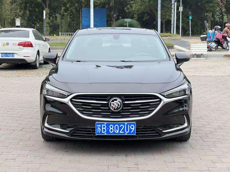 Buick LaCrosse - фото 1