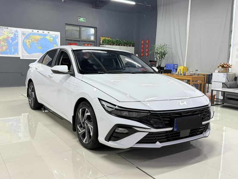 Hyundai Elantra - фото 2