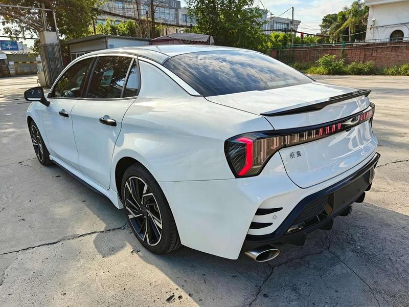 Lynk & Co 03 - фото 3
