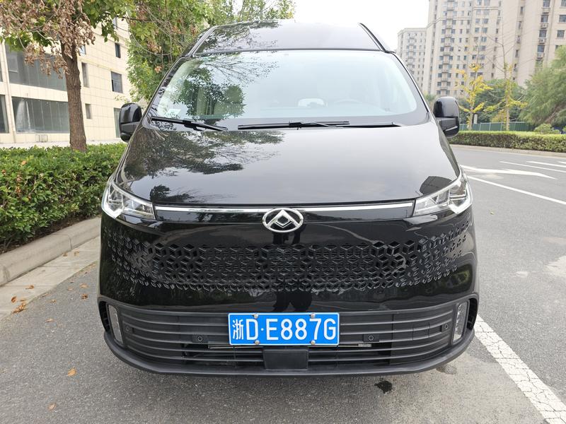 Maxus V70 - фото 1