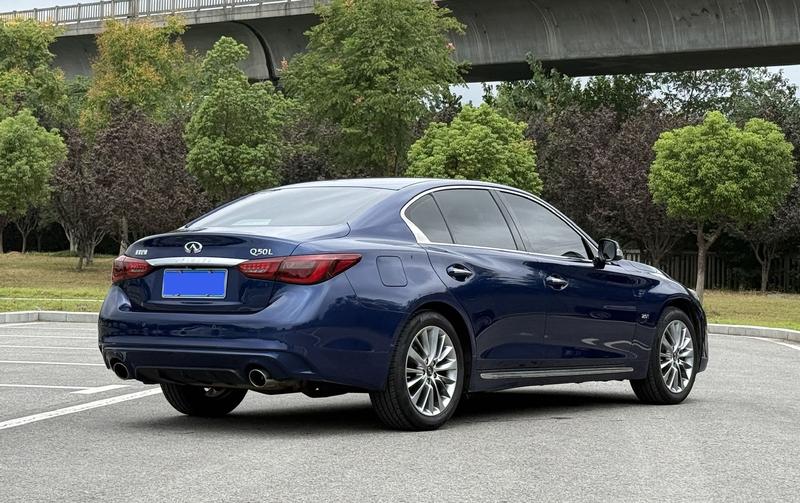 Infiniti Q50L - фото 3