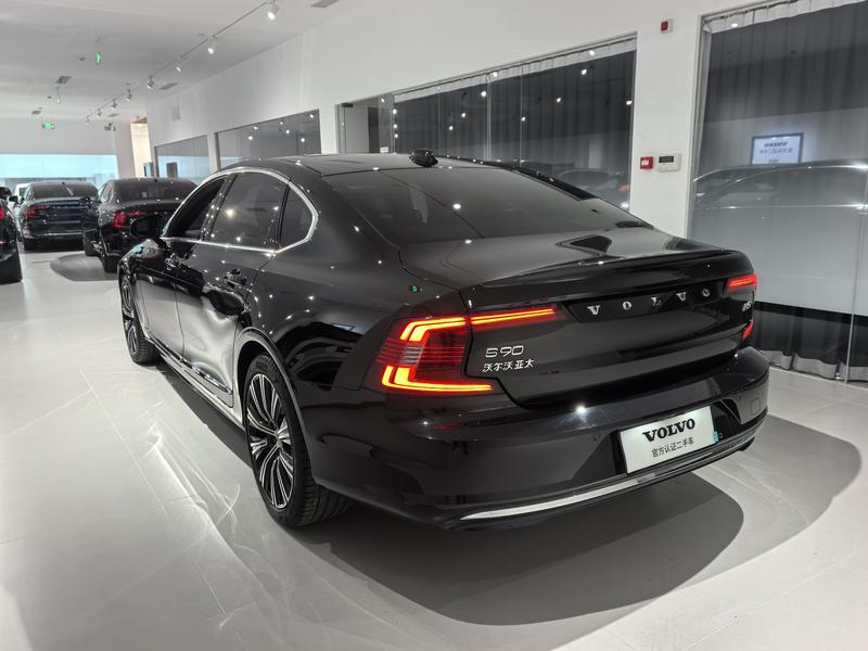 Volvo S90 - фото 4