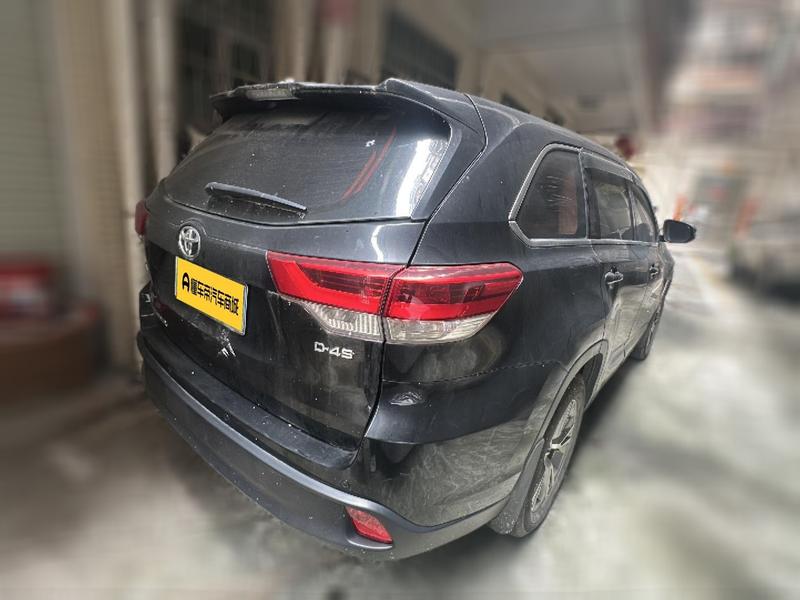 Toyota Highlander - фото 1