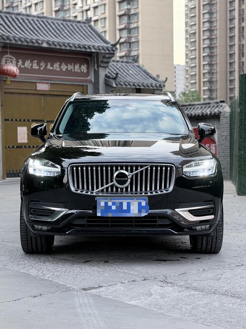 Volvo XC90 - фото 1