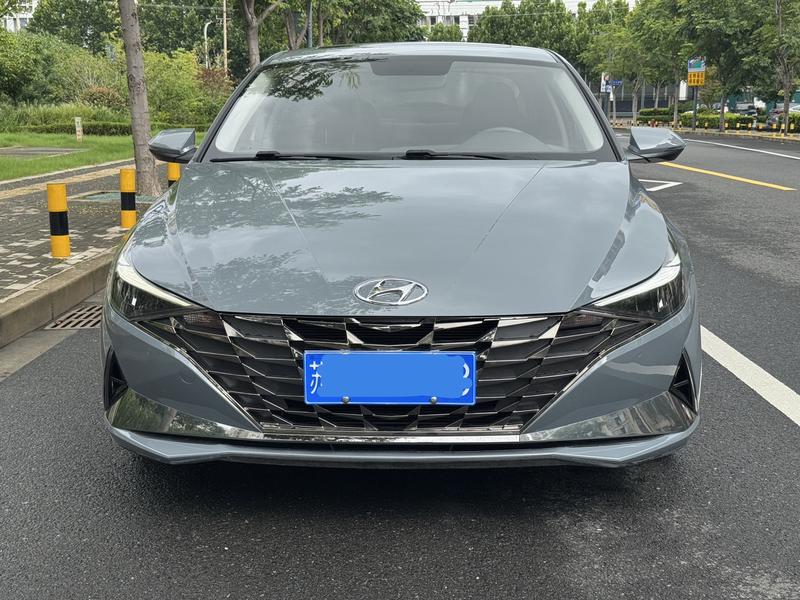 Hyundai Elantra - фото 1