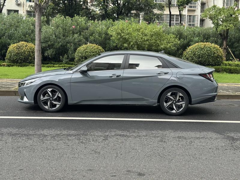 Hyundai Elantra - фото 2