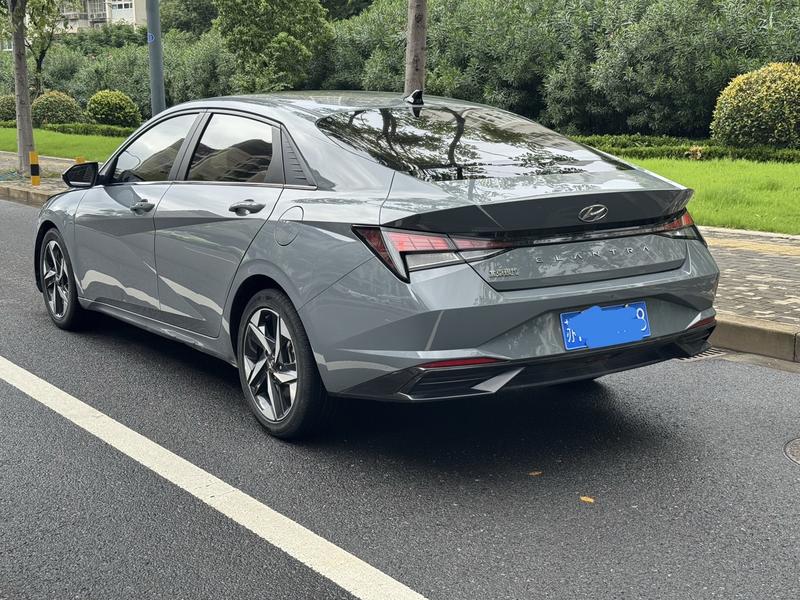 Hyundai Elantra - фото 3
