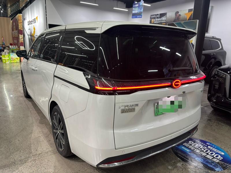 GAC Trumpchi E8 PHEV - фото 3