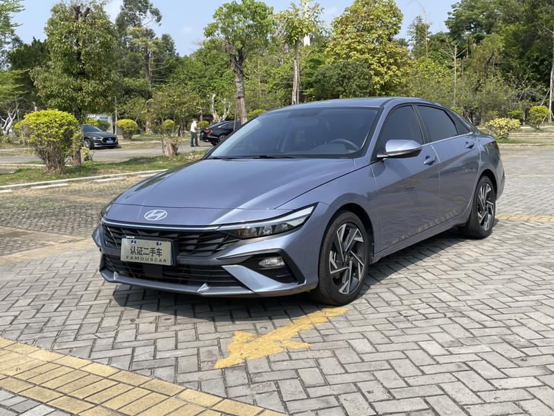 Hyundai Elantra - фото 0