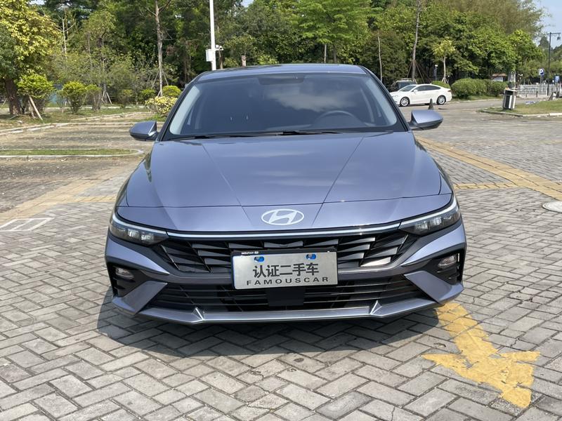 Hyundai Elantra - фото 1