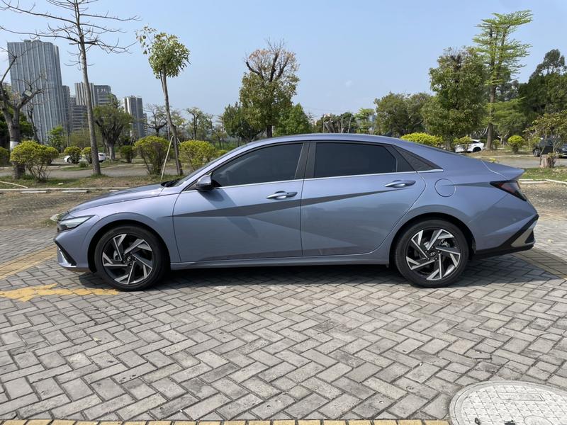 Hyundai Elantra - фото 3