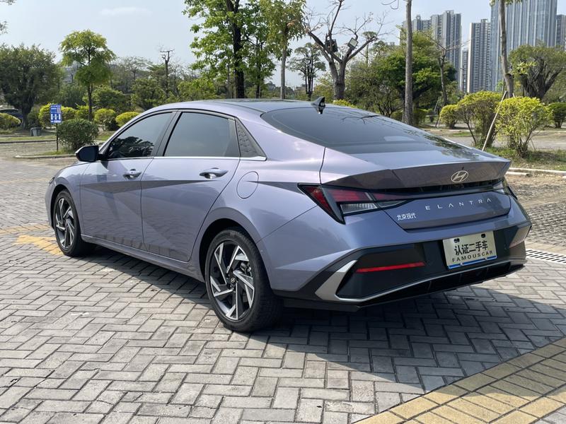 Hyundai Elantra - фото 4
