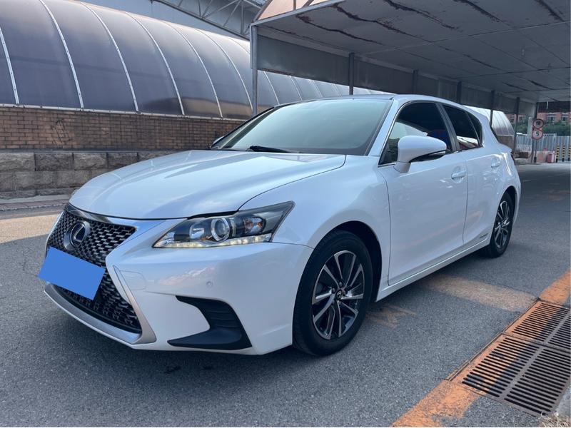 Lexus CT - фото 0