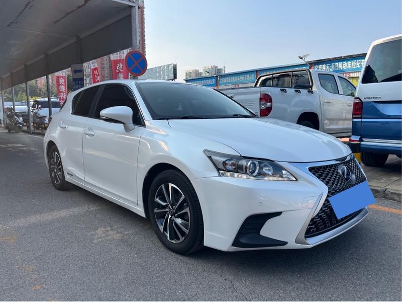 Lexus CT - фото 2