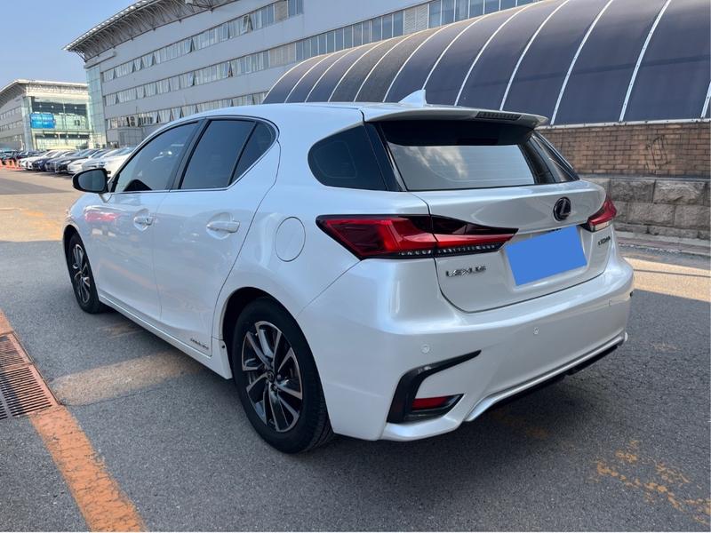 Lexus CT - фото 3