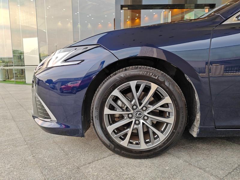 Lexus ES - фото 2