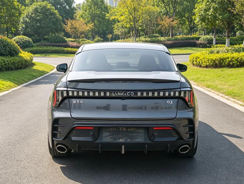 Lynk & Co 03 - фото 2