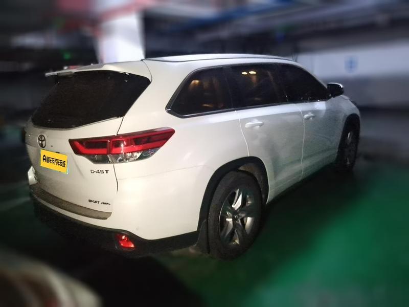 Toyota Highlander - фото 1