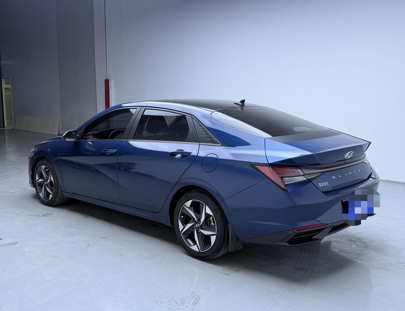 Hyundai Elantra - фото 3