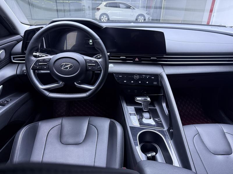 Hyundai Elantra - фото 4