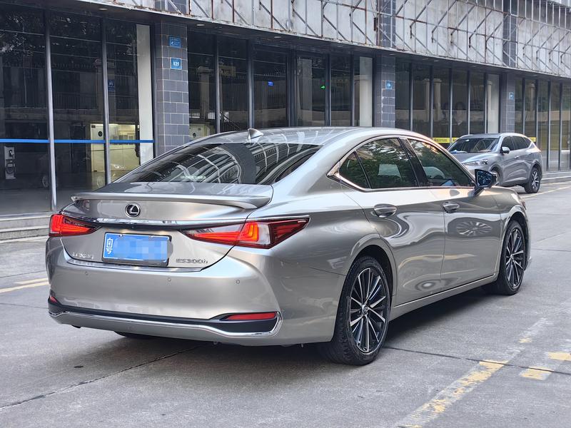 Lexus ES - фото 3