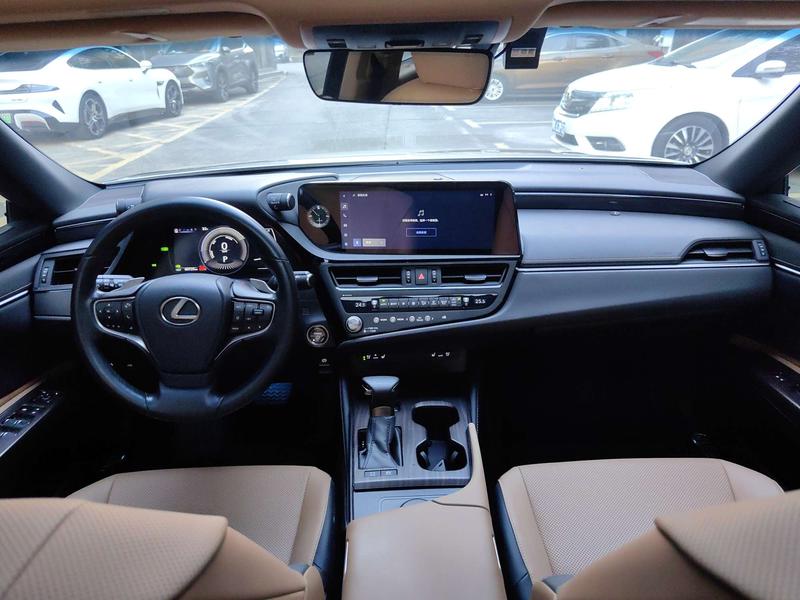 Lexus ES - фото 4