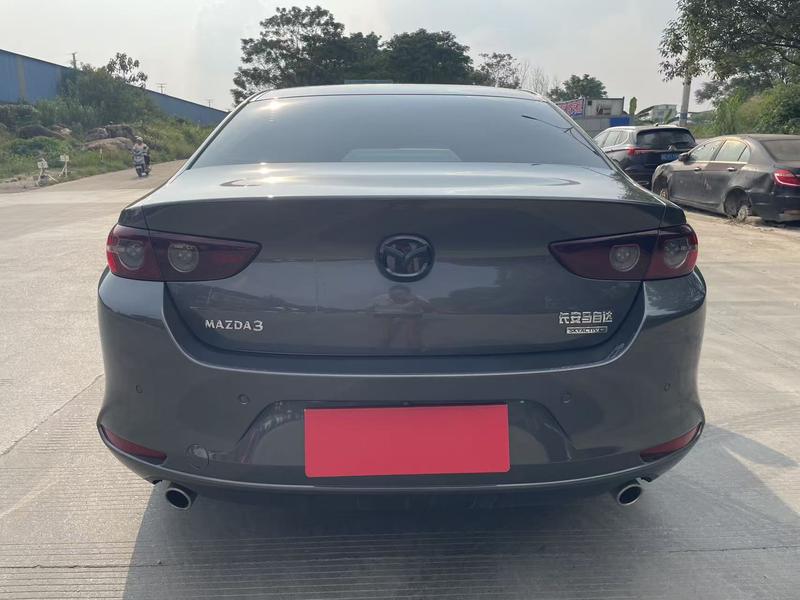 Mazda 3 - фото 4