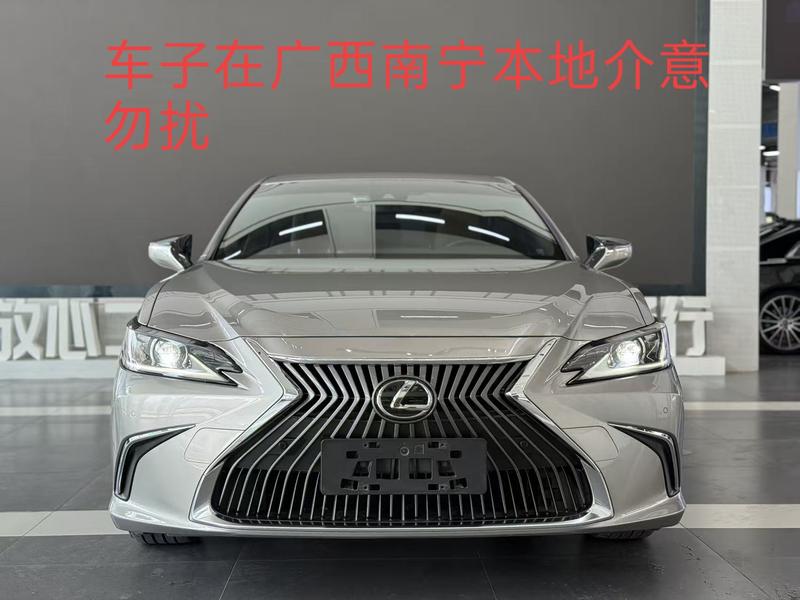 Lexus ES - фото 1