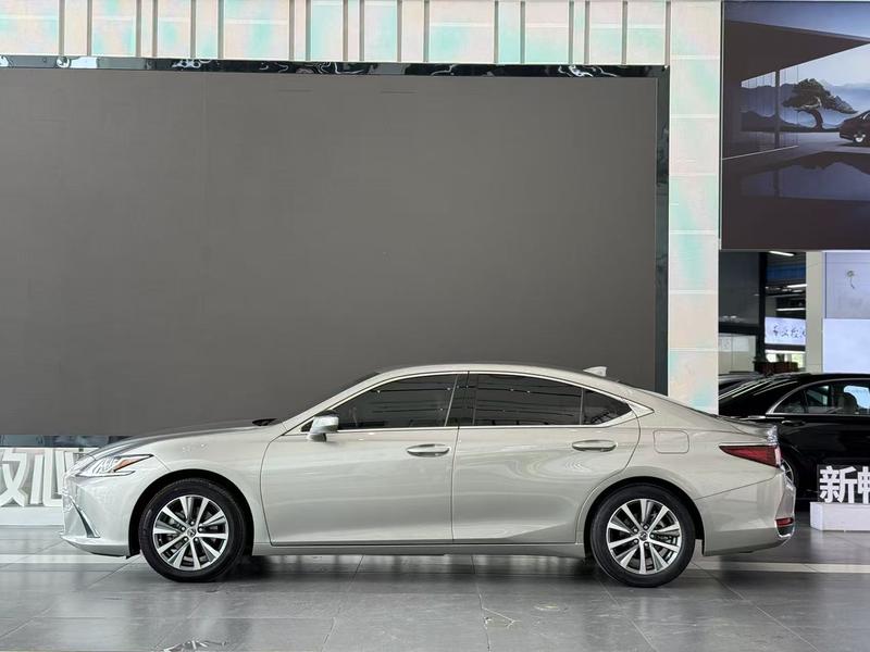 Lexus ES - фото 3