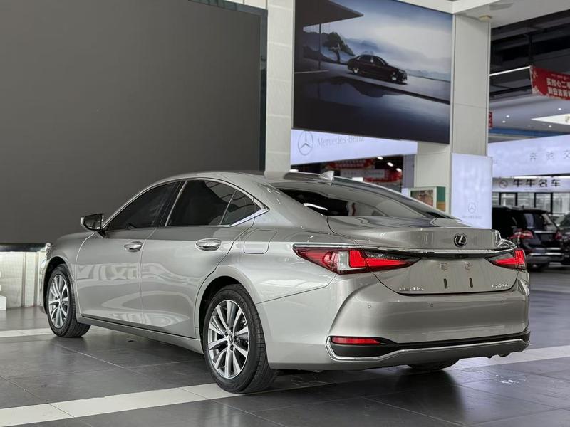 Lexus ES - фото 4