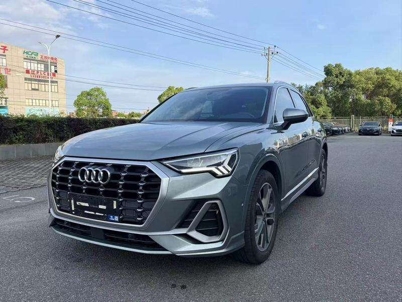 Audi Q3 - фото 0
