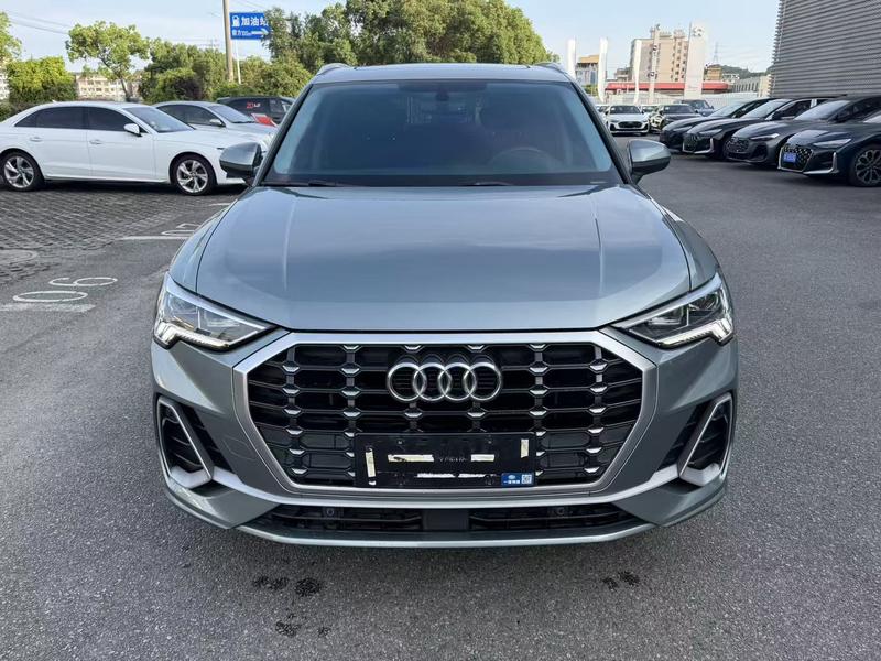 Audi Q3 - фото 1