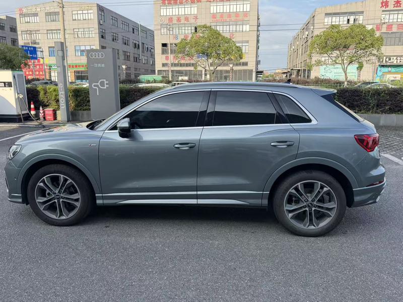 Audi Q3 - фото 2