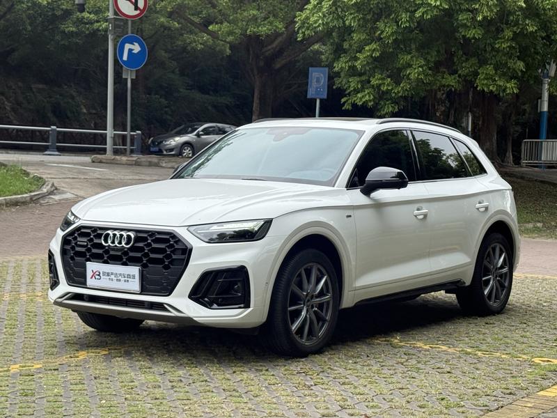 Audi Q5L - фото 0