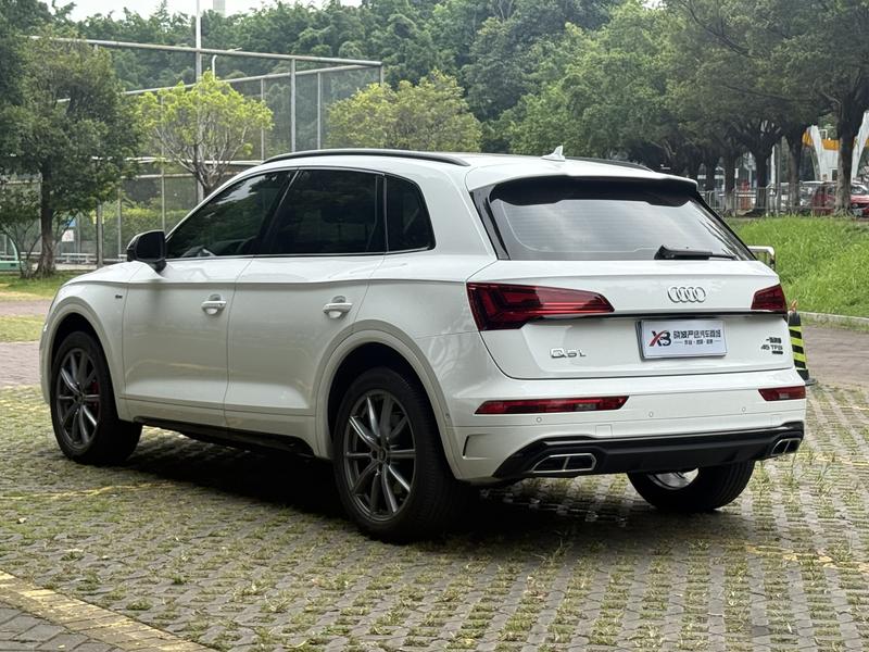 Audi Q5L - фото 3